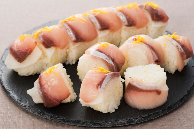 写真：ブリと甘酢だいこんのロール寿司